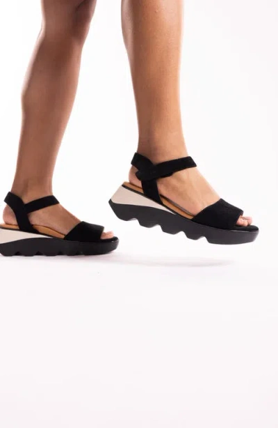 L'amour Des Pieds Halsten Sandal In Black
