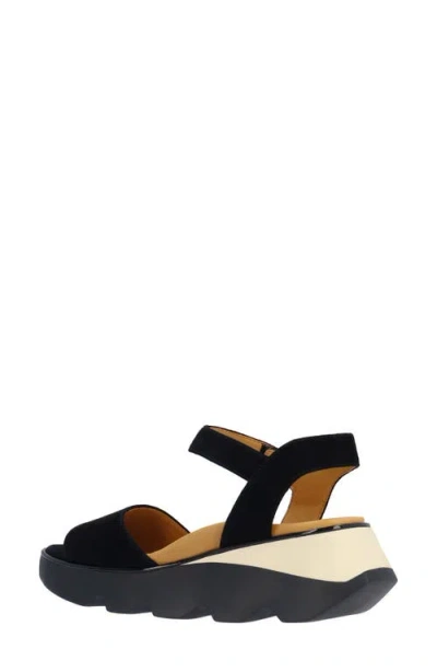 L'amour Des Pieds Halsten Sandal In Black