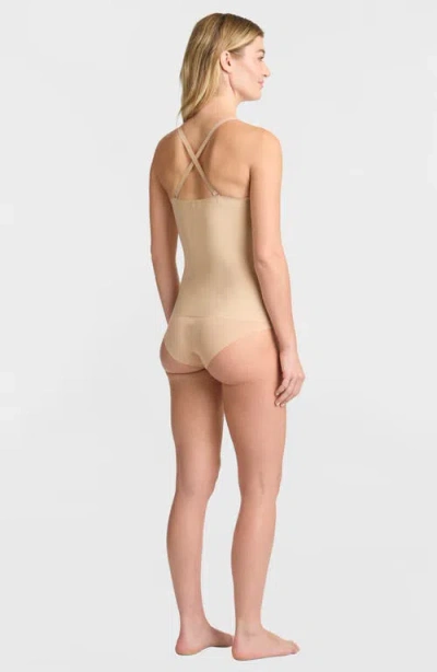 Commando Zone Smoothing Cami Medium Compression In Beige