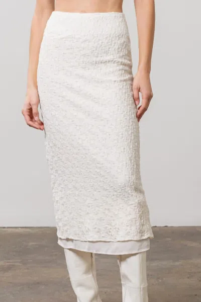 Moon River Evie Slim Skirt In Cream Crinkle In Multi