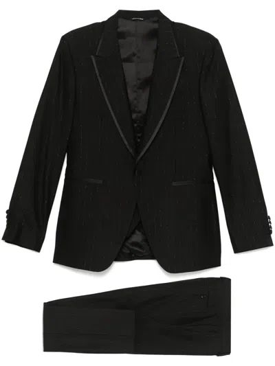 三件式细条纹西装套装