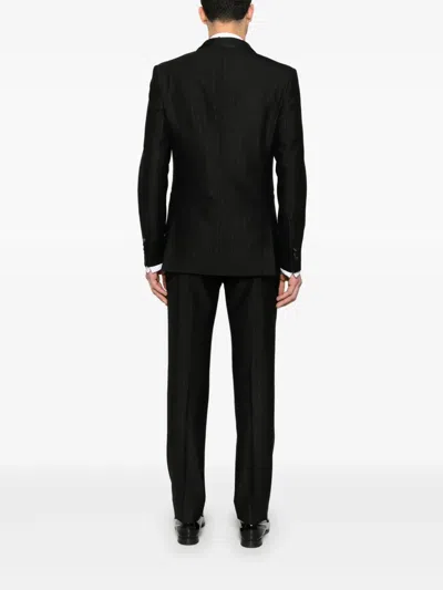 三件式细条纹西装套装