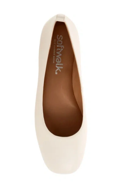 Softwalk ® Kiris Flat In Ivory