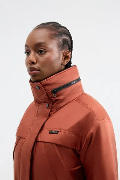 Kanuk Sesca - Brick In Red