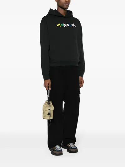 Moncler Mini Beuteltasche Mit Logo-patch In Nude