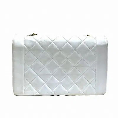 Pre-owned Chanel White Leather Shoulder Bag ()