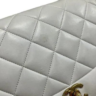 Pre-owned Chanel White Leather Shoulder Bag ()