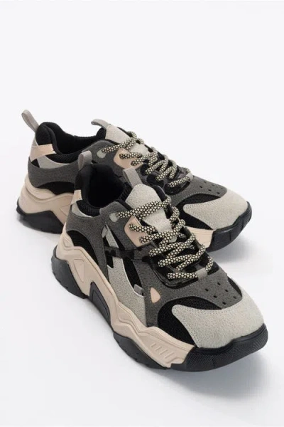 Forever & Always Shoes Loretta Platform Sneakers In Black Gray