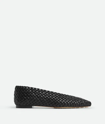 Bottega Veneta Sofia Intrecciato Leather Point-toe Flat In Black