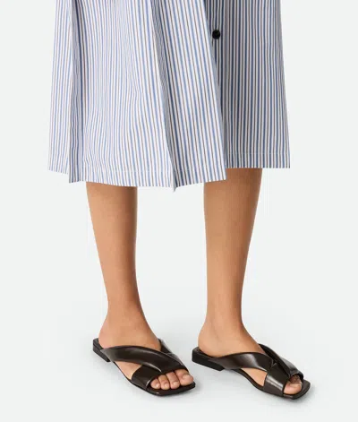 Bottega Veneta Riva Criss Cross Leather Flat Sandals In Fondant