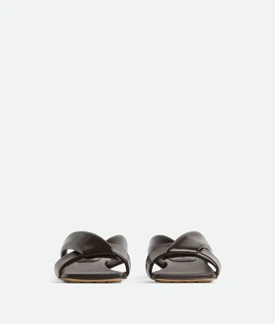 Bottega Veneta Riva Criss Cross Leather Flat Sandals In Fondant