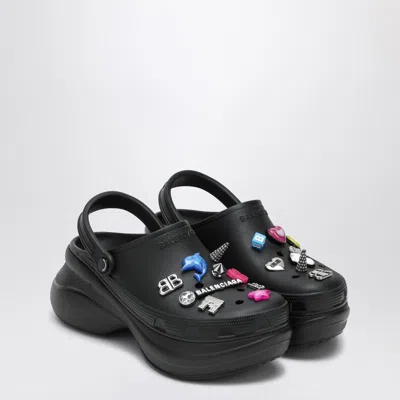 Balenciaga Mule Crocs Con Iconici Charm Jibbitz Rimovibili In Black