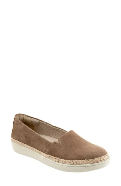 Trotters Accent Slip-on In Taupe Suede