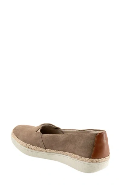 Trotters Accent Slip-on In Taupe Suede