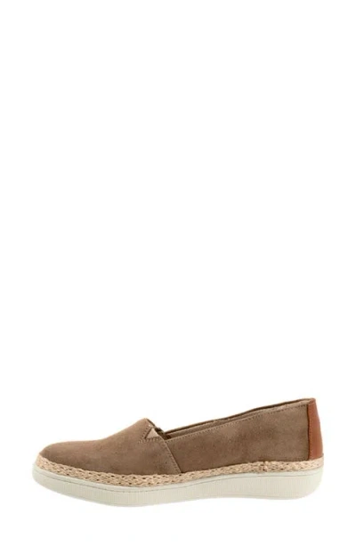 Trotters Accent Slip-on In Taupe Suede