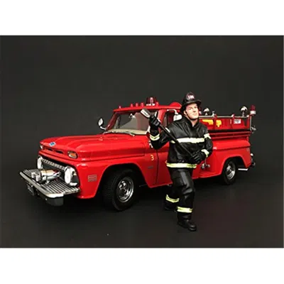 American Diorama Firefighter With Axe Figurine For 1 Isto 18 Models