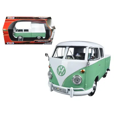 Motormax 1 By 24 Scale Diecast Volkswagen Type 2 -t1 Double Cab Pickup Truck White & Green Model Car