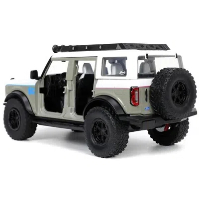 Jada Toys Jada 2021 Ford Bronco Gray & White With Matte Black Hood Roof Rack M2 Motoring Just Trucks Series 1-