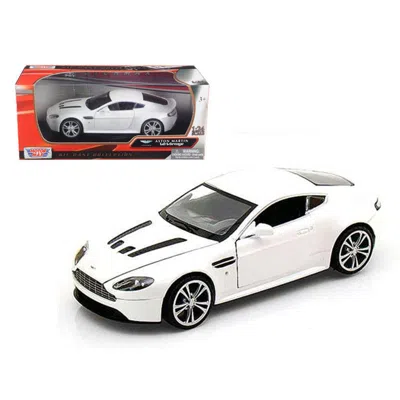 Motormax 1 By 24 Aston Martin V12 Vantage Diecast Car Model - Pearl White