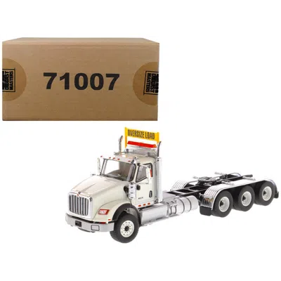 Diecast Masters International Hx620 Day Cab Tridem Tractor 1-50 Diecast Model, White