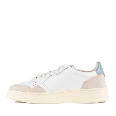 Autry Medalist Low-top Womans Sneakers In Light Blue, White