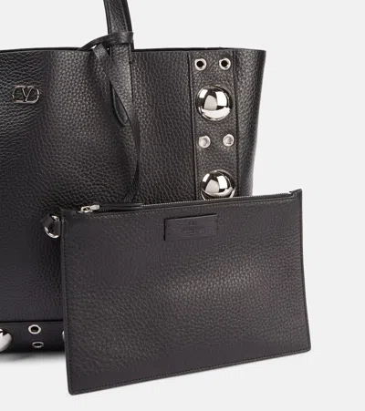 Valentino Garavani Handbags. In Black
