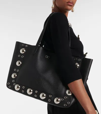 Valentino Garavani Handbags. In Black