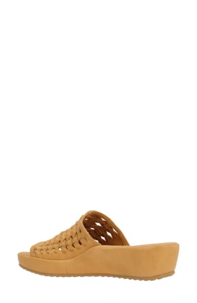L'amour Des Pieds Cyra Platform Wedge Slide Sandal In Lioness