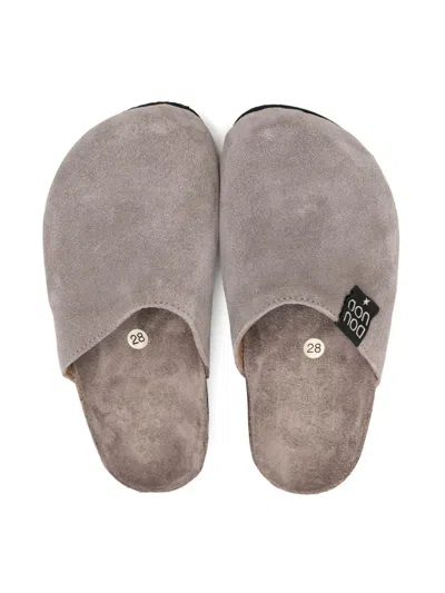 Douuod Birky Slippers In Grey