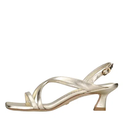 Stuart Weitzman Sandals Golden In Oro Metallici E Grigi