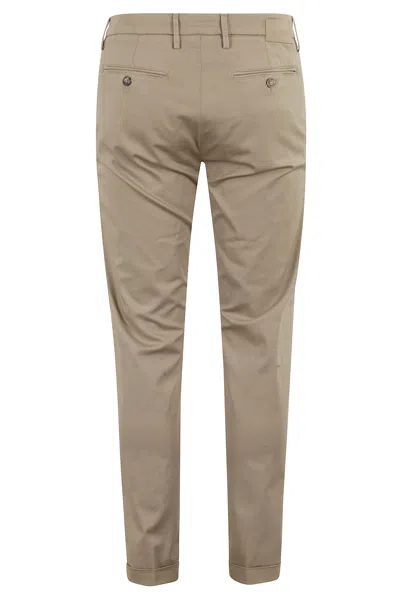 Re-hash Mucha Chinos Con Risvolto In Camel