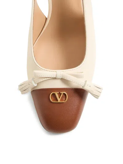 Valentino Slingback Valet Du Roi Pumps In Butter/tobacco In Nude