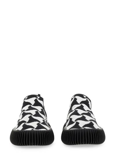 Bottega Veneta Wavy Triangle Slip-on Sneakers In Black