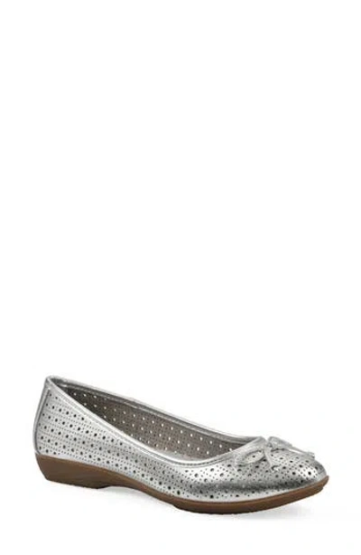 Cliffs By White Mountain Women's Cheryl Ballet Round Toe Flats In Silver Metallic Smooth