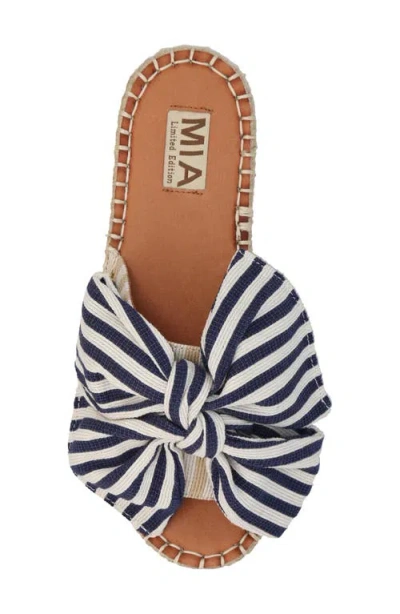 Mia Danielle Platform Sandal In Navy/natural
