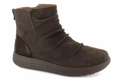 Strive Women's Tempo Boots In Chocolate In Gold
