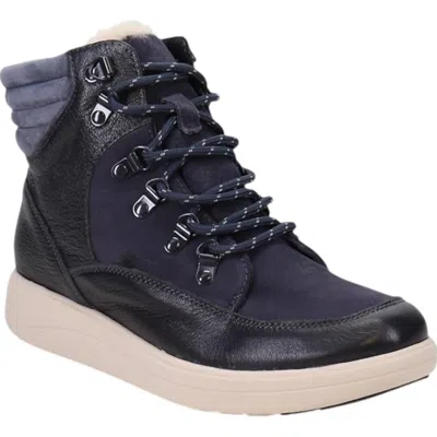 Strive Women's Cotswold Boots In Navy In Blue