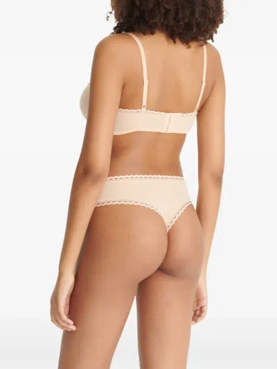 Eres Flash Briefs In 中性色