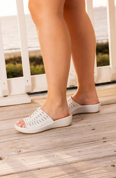 L'amour Des Pieds Cyra Platform Wedge Slide Sandal In White