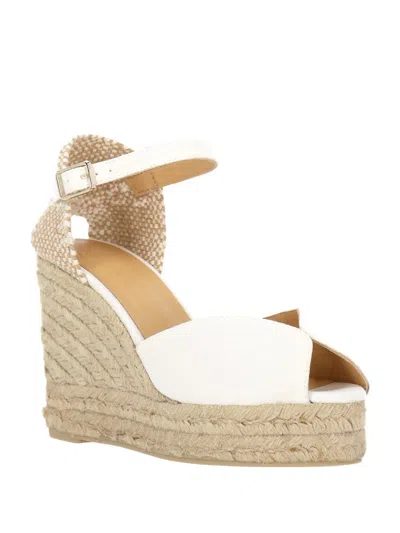 Castaã±er Raffia Wedge Canvas Espadrilles In Blanco