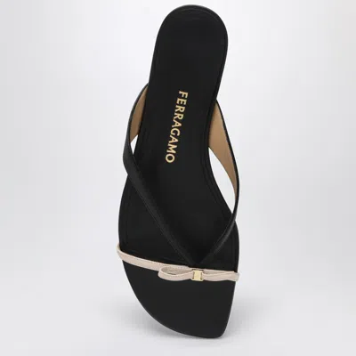 Ferragamo Black Leather Sandals With Thong Strap In Burgundy