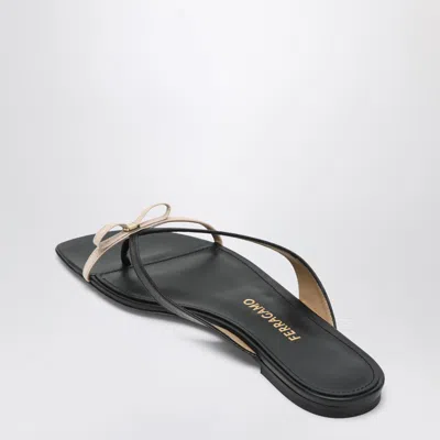 Ferragamo Black Leather Sandals With Thong Strap In Burgundy