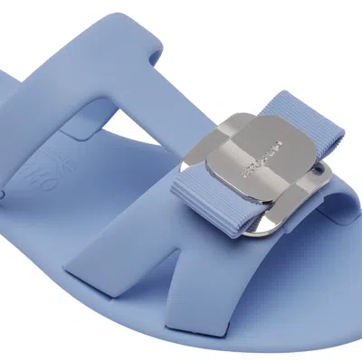 Ferragamo New Vara Bow-detailed Slides In Blue