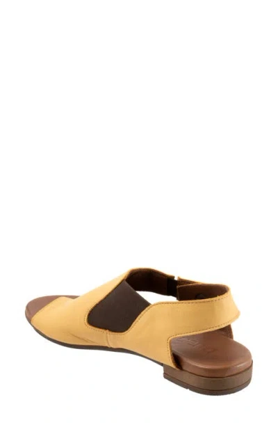 Bueno Tessie Toe Loop Sandal In Mustard
