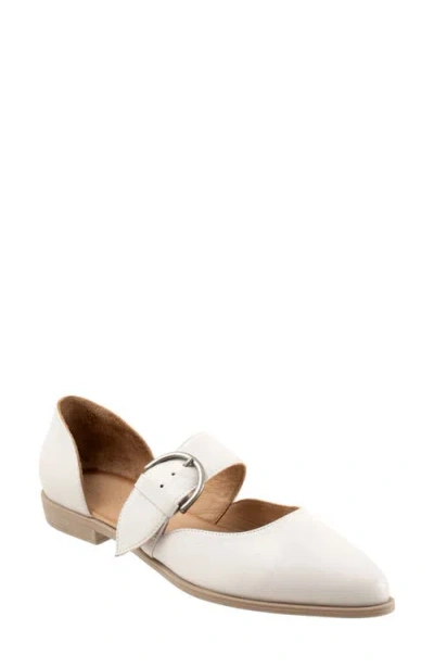 Bueno Brittany Pointed Toe Flat In Ice White