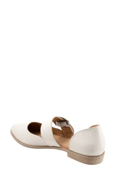 Bueno Brittany Pointed Toe Flat In Ice White