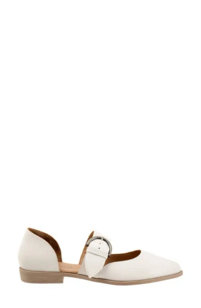 Bueno Brittany Pointed Toe Flat In Ice White