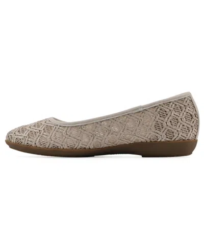 Cliffs By White Mountain Women's Cariann Ballet Round Toe Flats In Light Taupe Smooth
