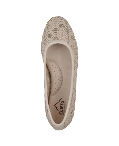 Cliffs By White Mountain Women's Cariann Ballet Round Toe Flats In Light Taupe Smooth