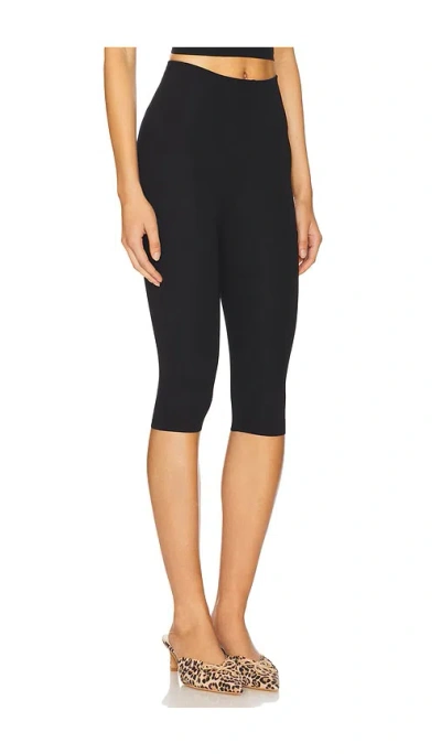 Commando Neoprene Capri Leggings In 黑色